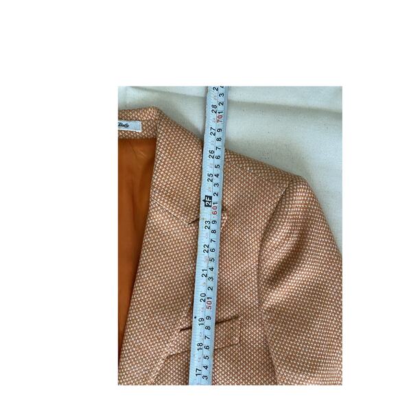 LORO PIANA is a chic single-breasted blazer made of wool and cashmere. - Picture 10 of 16